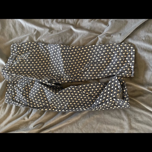 SOHO Funky geometric print cropped slim fit slacks - Picture 4 of 5